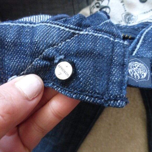 ROCK & REPUBLIC "Frequency Meridian" Kasandra bootcut jeans - iridescent "R's" - Picture 8 of 9